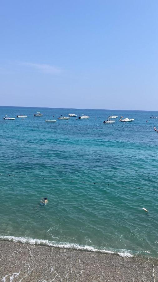L'Isola Dei Vacanzieri Sant'Andrea Apostolo dello Ionio Exteriör bild